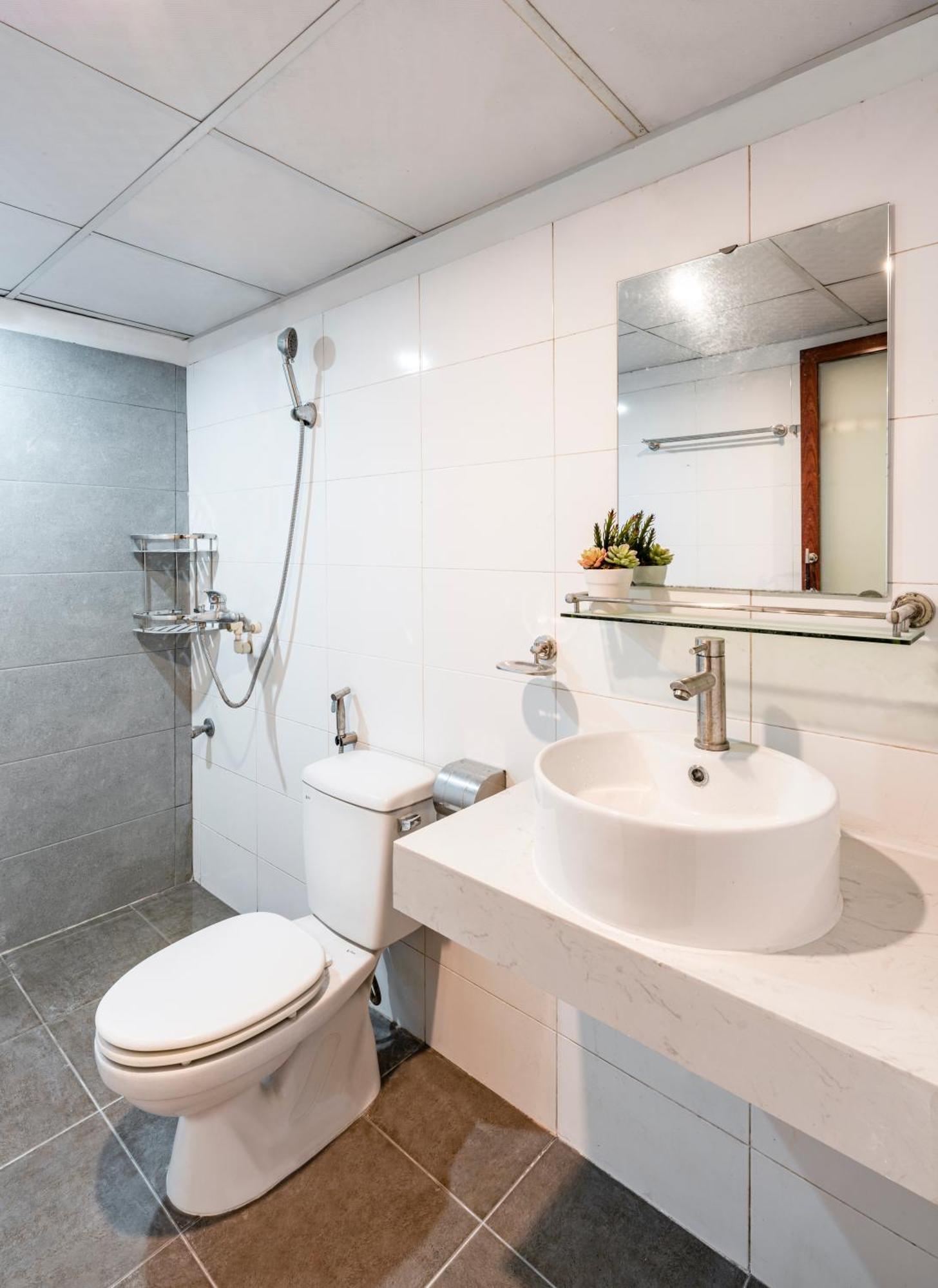 Inam Lakeview Apartment