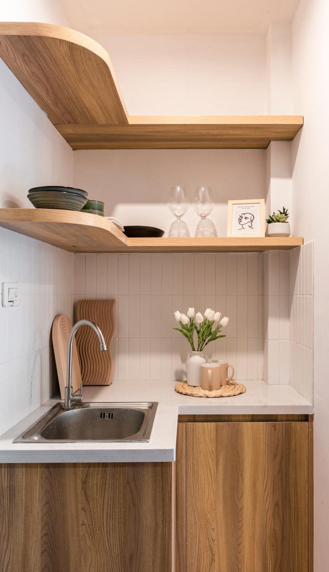 Inam Lakeview Apartment